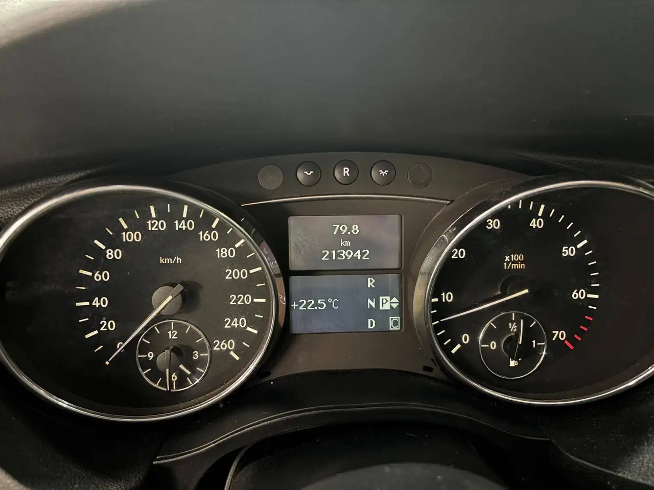 Mercedes-Benz R-Class снимка Mercedes-Benz R-Class