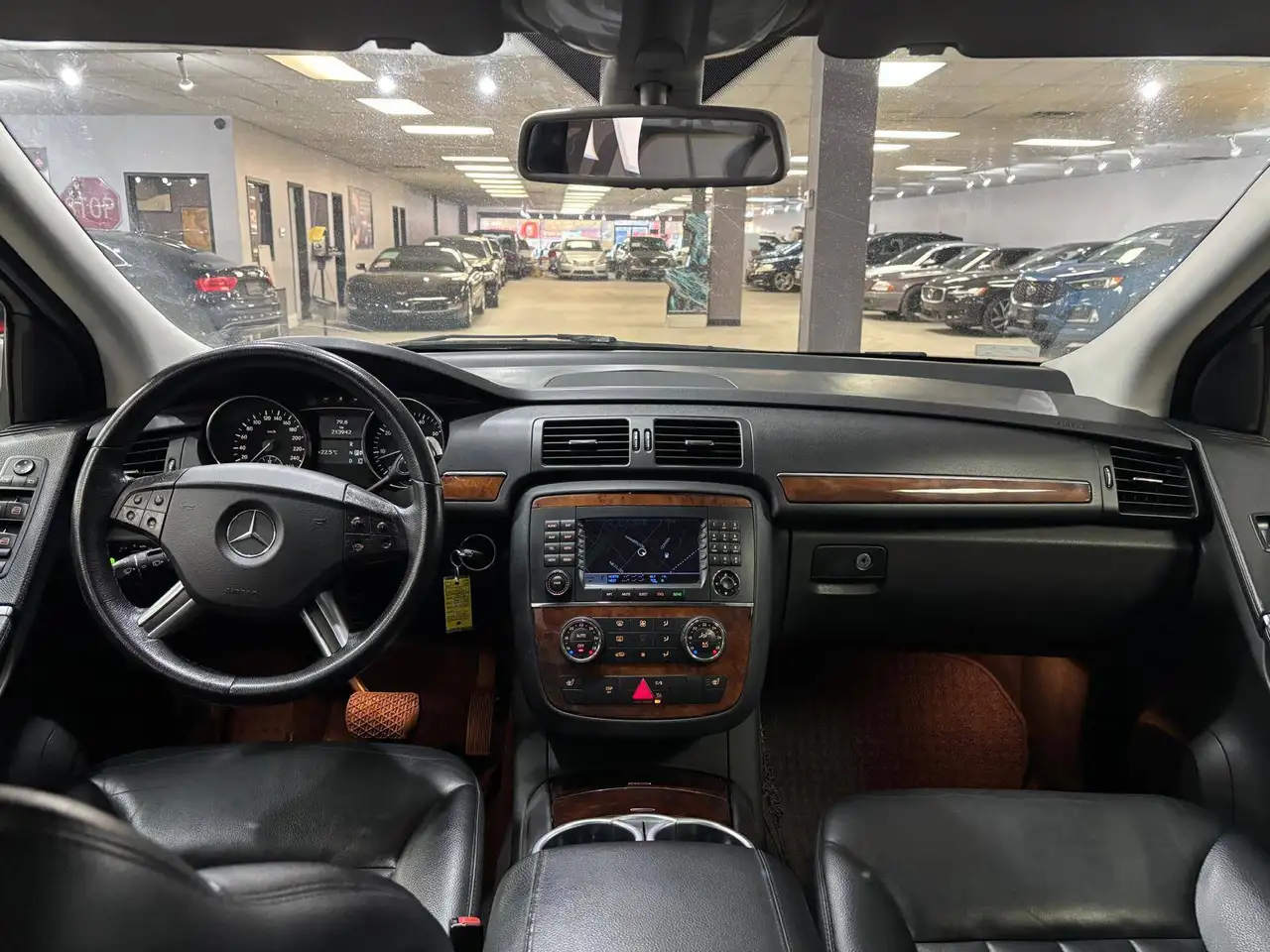 Mercedes-Benz R-Class снимка Mercedes-Benz R-Class