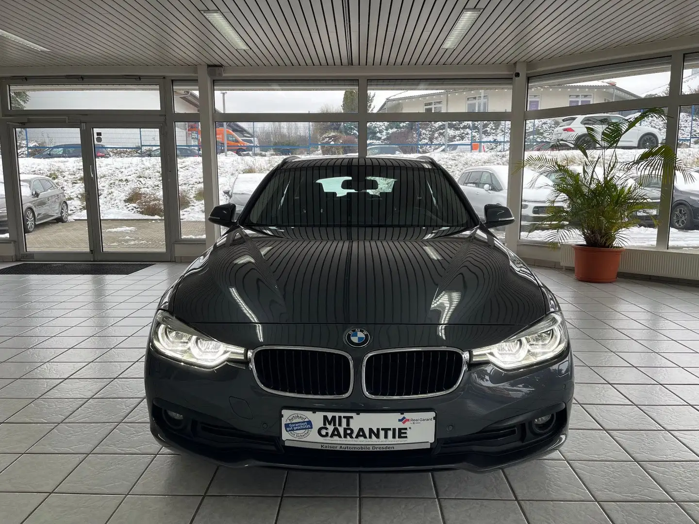 BMW 318 d Touring Advantage*LED*NAV*SitzHeiz*Keyless* Grau - 2