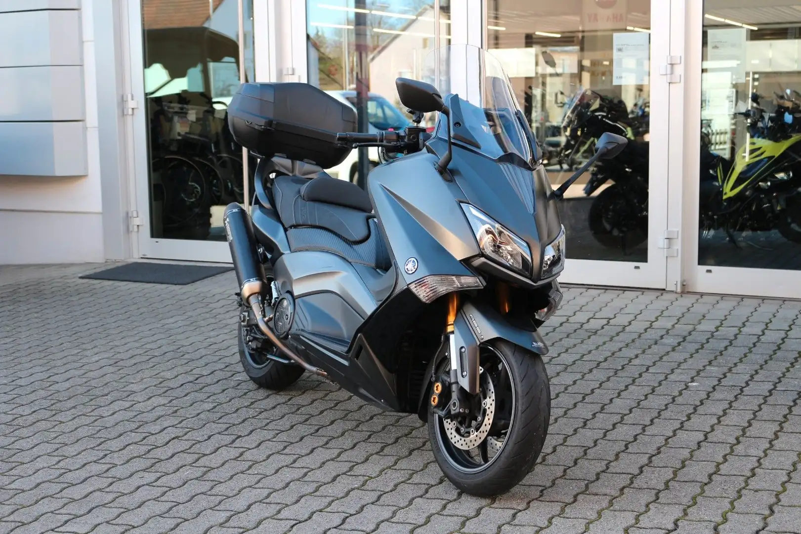 Yamaha TMAX 530 Iron Max Akrapovic Negro - 1