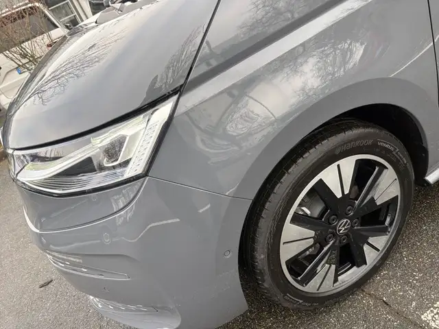 Volkswagen Multivan view 7