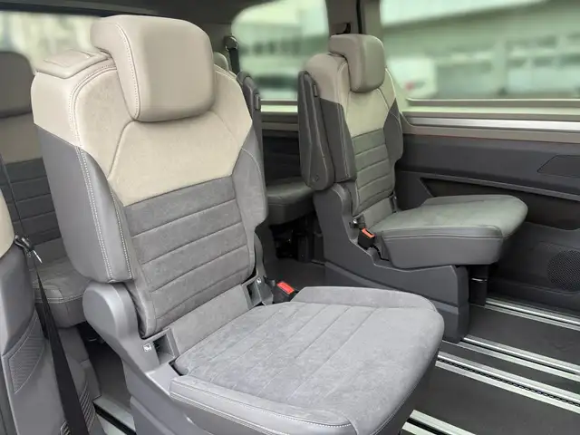 Volkswagen Multivan view 9