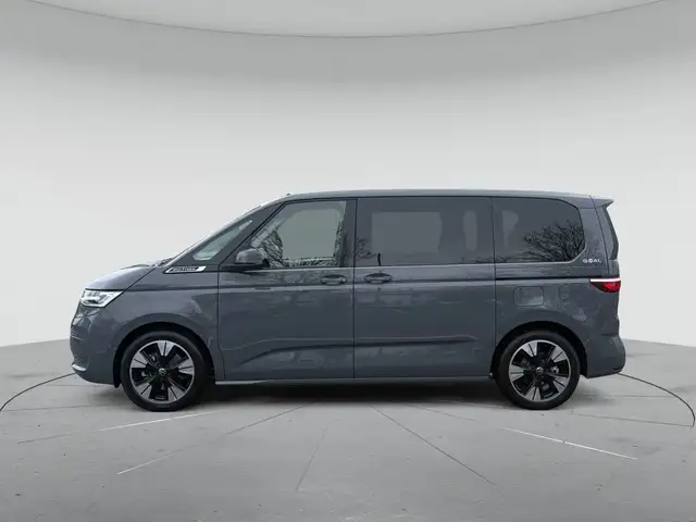 Volkswagen Multivan view 4