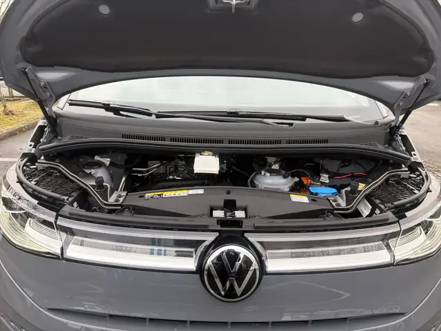 Volkswagen Multivan view 13