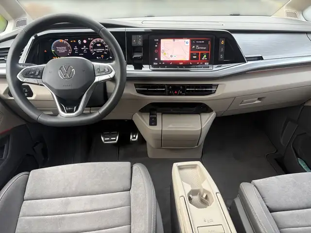 Volkswagen Multivan view 8