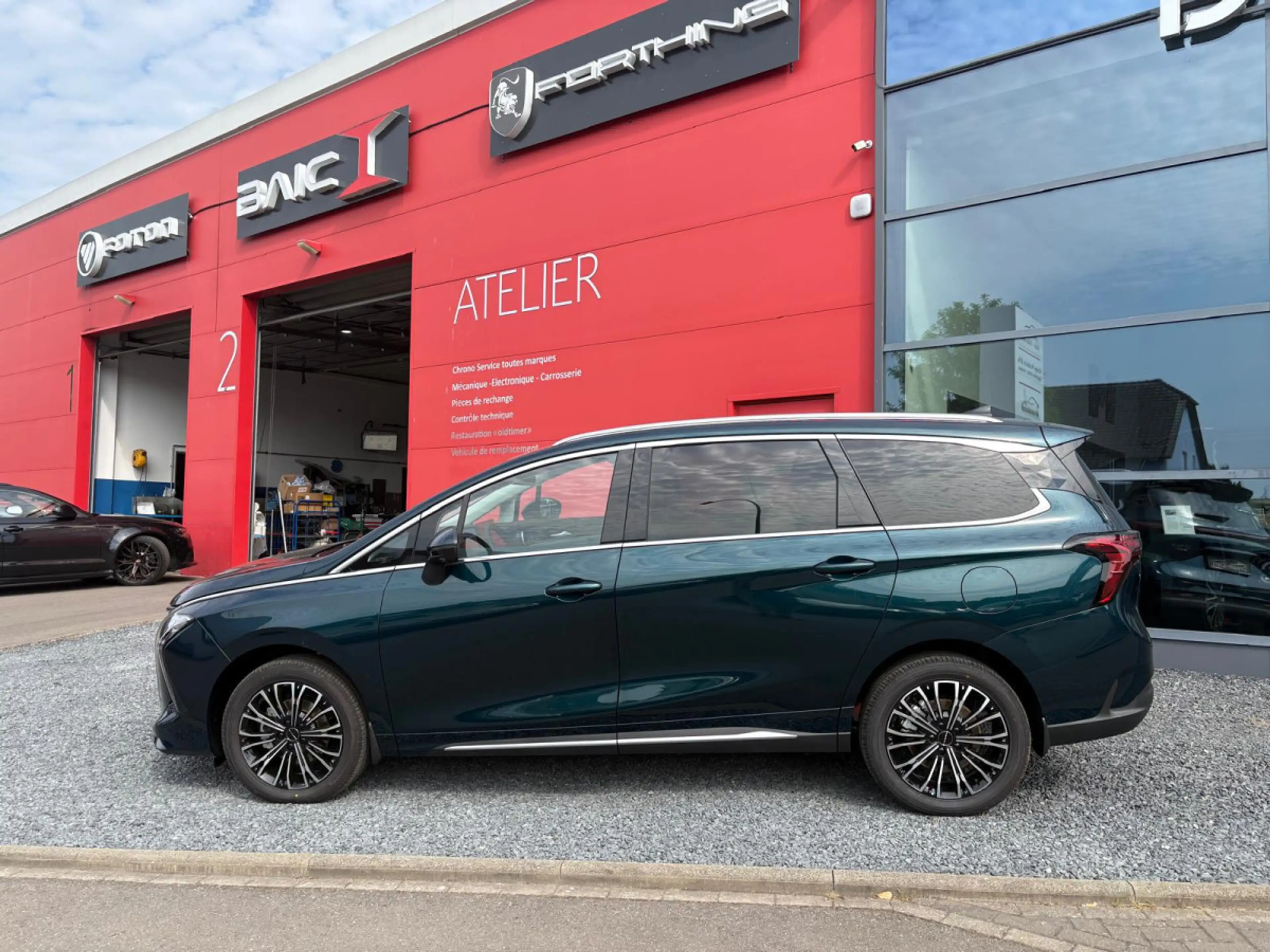 Forthing U-Tour M4 PHEV — photo 5