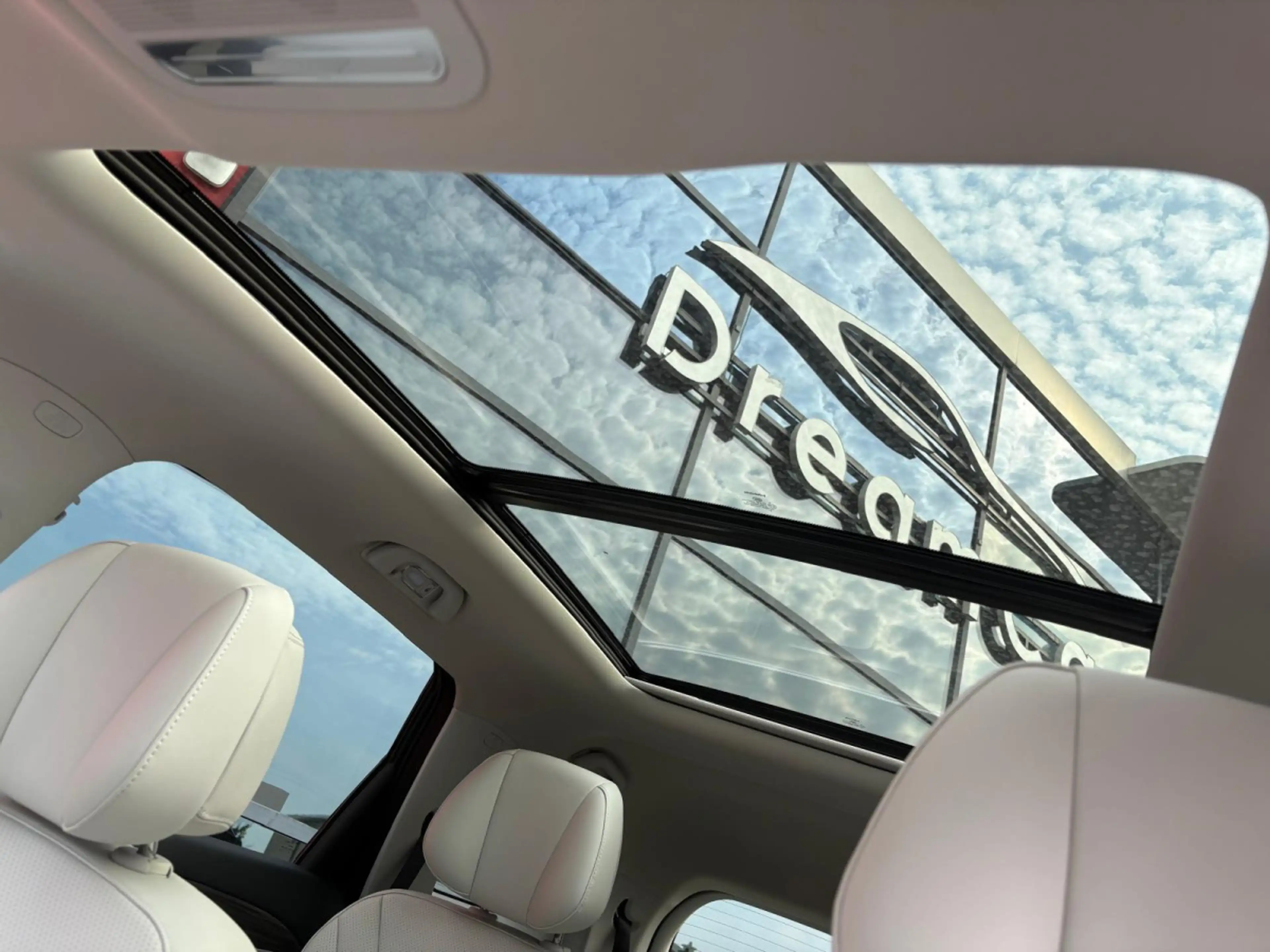 Forthing U-Tour M4 PHEV — photo 15