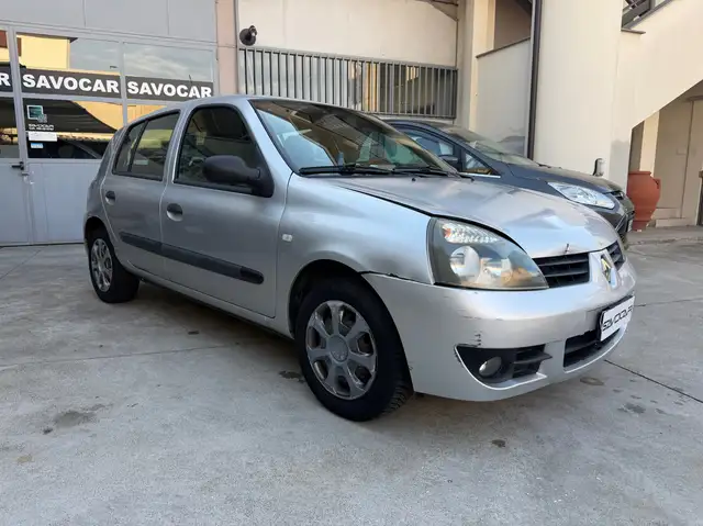 Renault Clio view 2