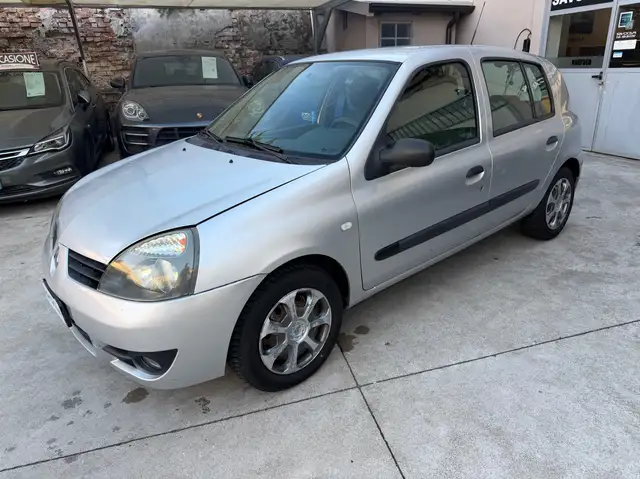 Renault Clio view 6