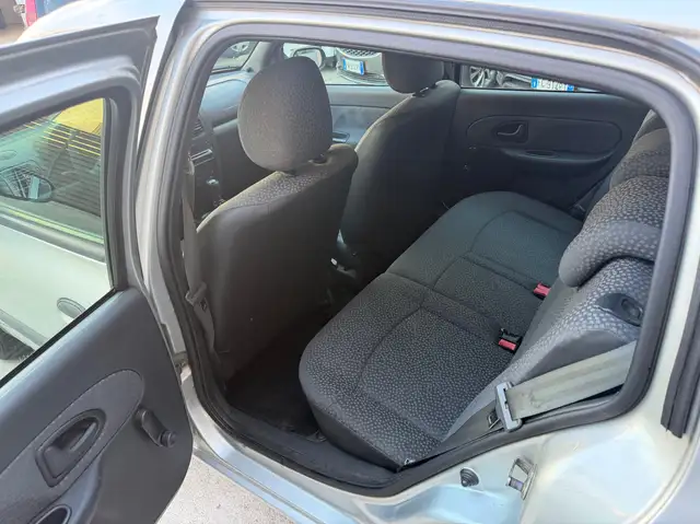 Renault Clio view 12