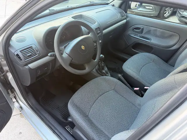 Renault Clio view 9