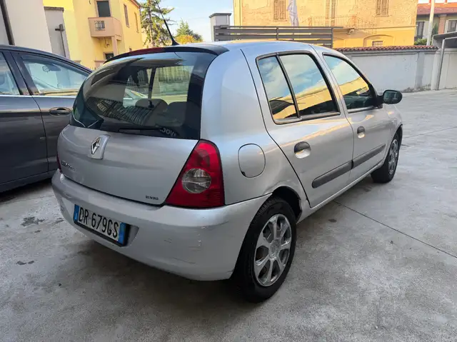 Renault Clio view 3