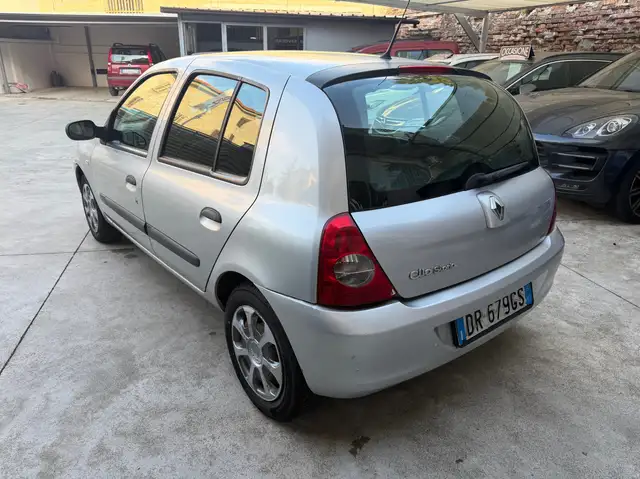 Renault Clio view 5