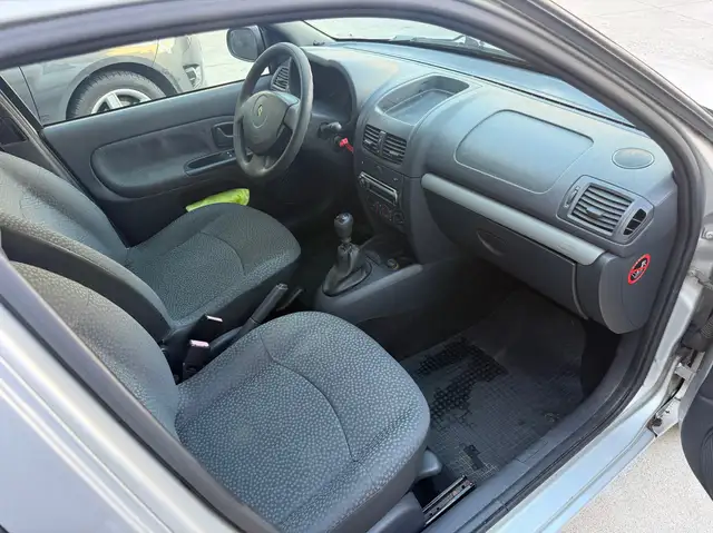 Renault Clio view 15