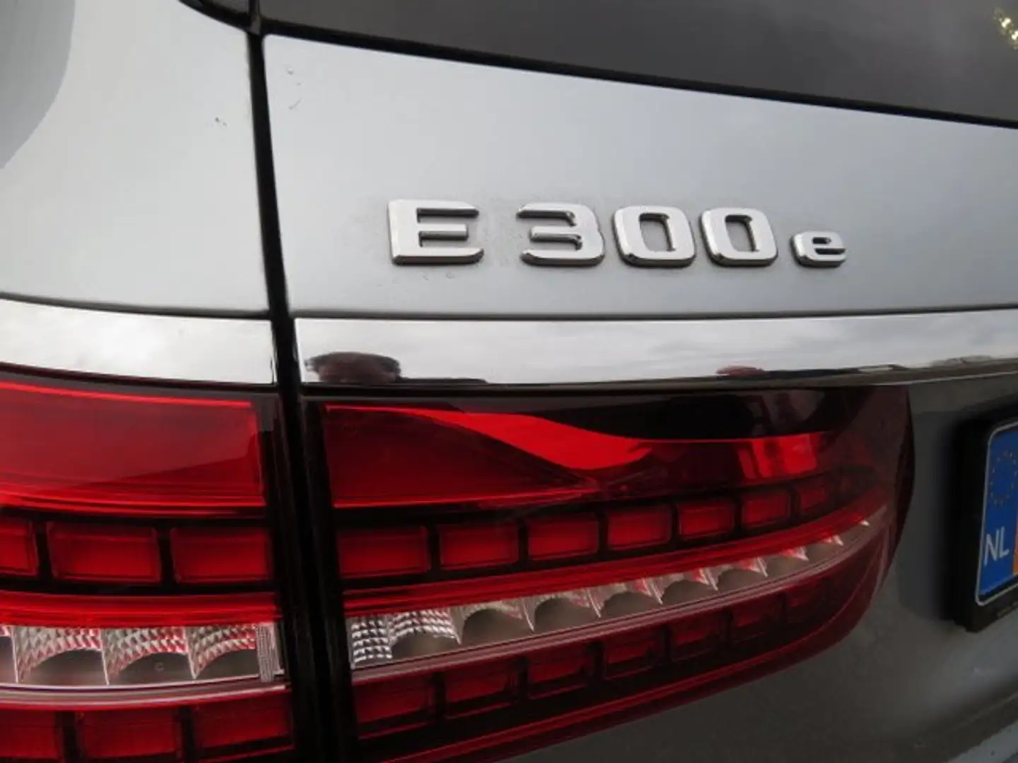 Mercedes-Benz E 300 E300e Widescreen display, Full Options, Leder Zilver - 2