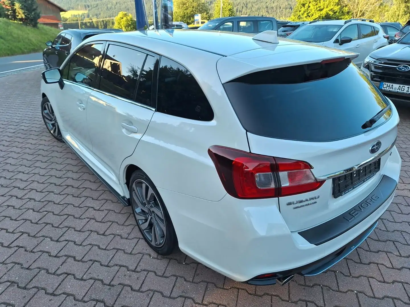 Subaru Levorg 2.0i Exclusive, STI Styling-KIT White - 2