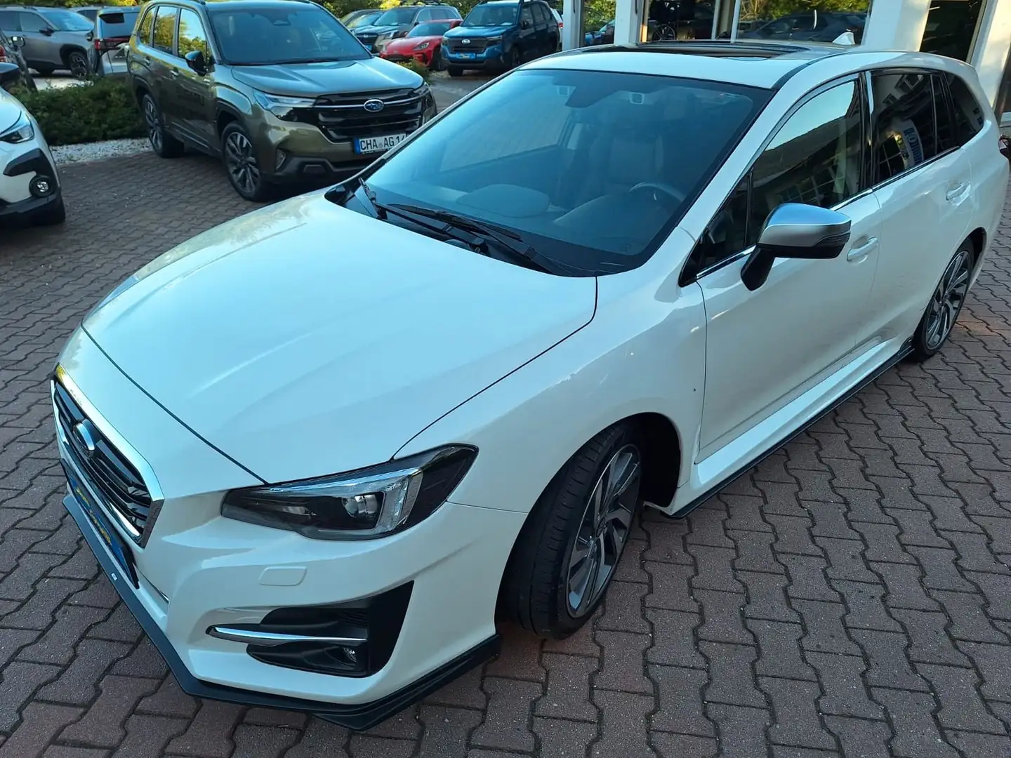 Subaru Levorg 2.0i Exclusive, STI Styling-KIT White - 1