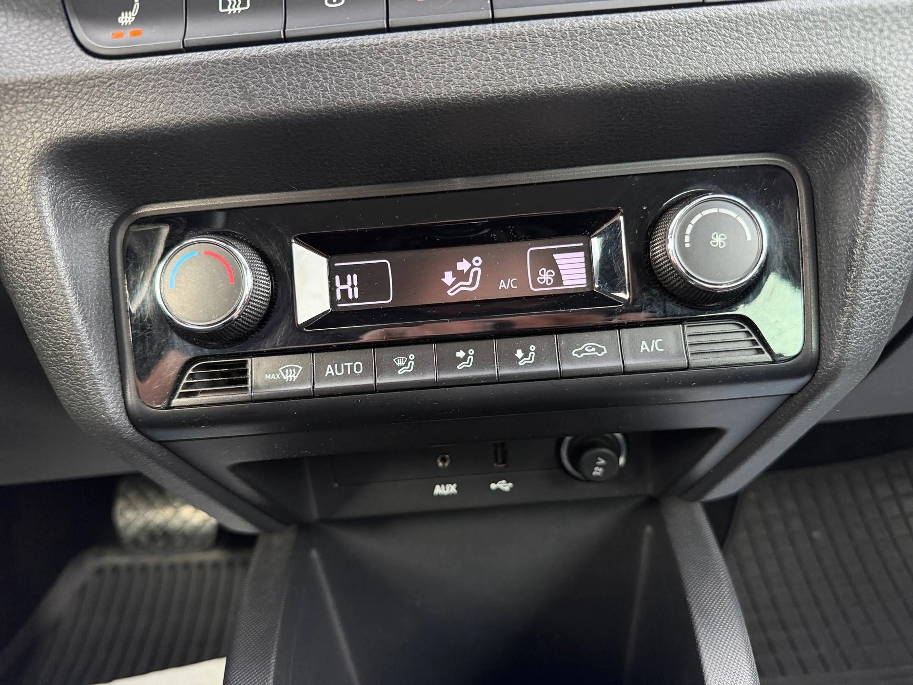 Skoda Fabia Style — photo 15