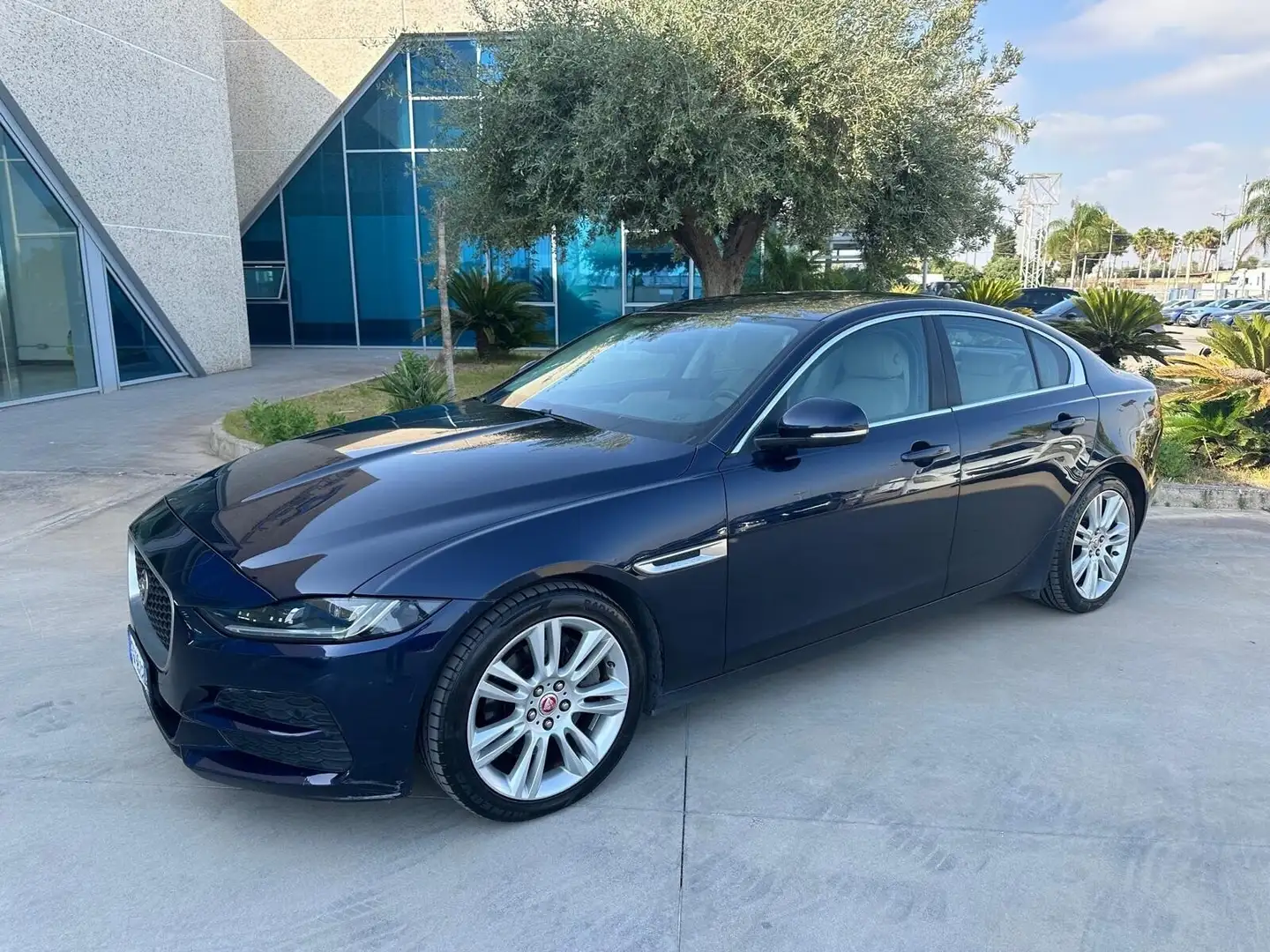 Jaguar XE 2.0d i4S 180cv auto T-stock offerta imperdibile Blau - 2