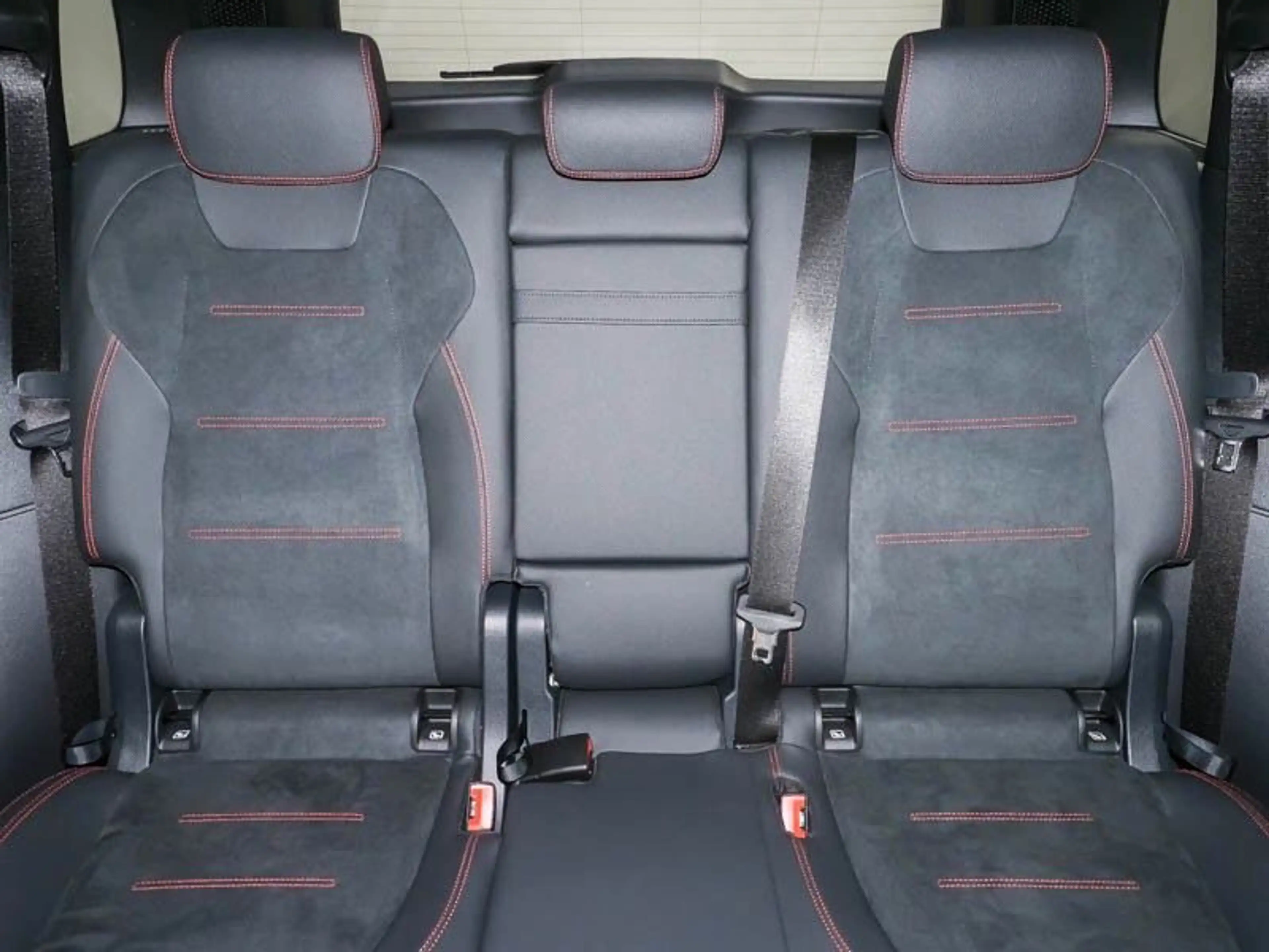 Mercedes-Benz EQB 250 — photo 9