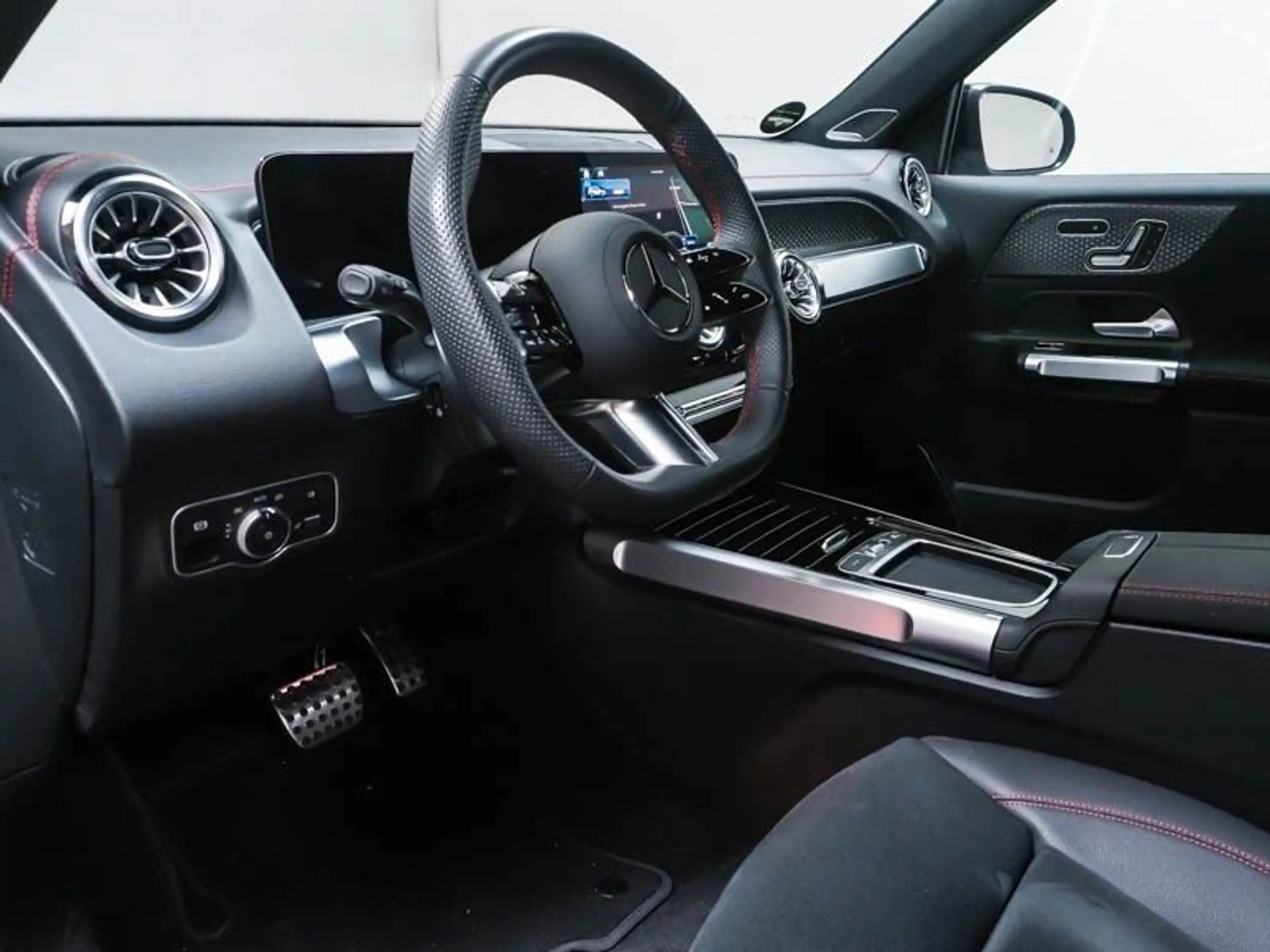 Mercedes-Benz EQB 250 — photo 5