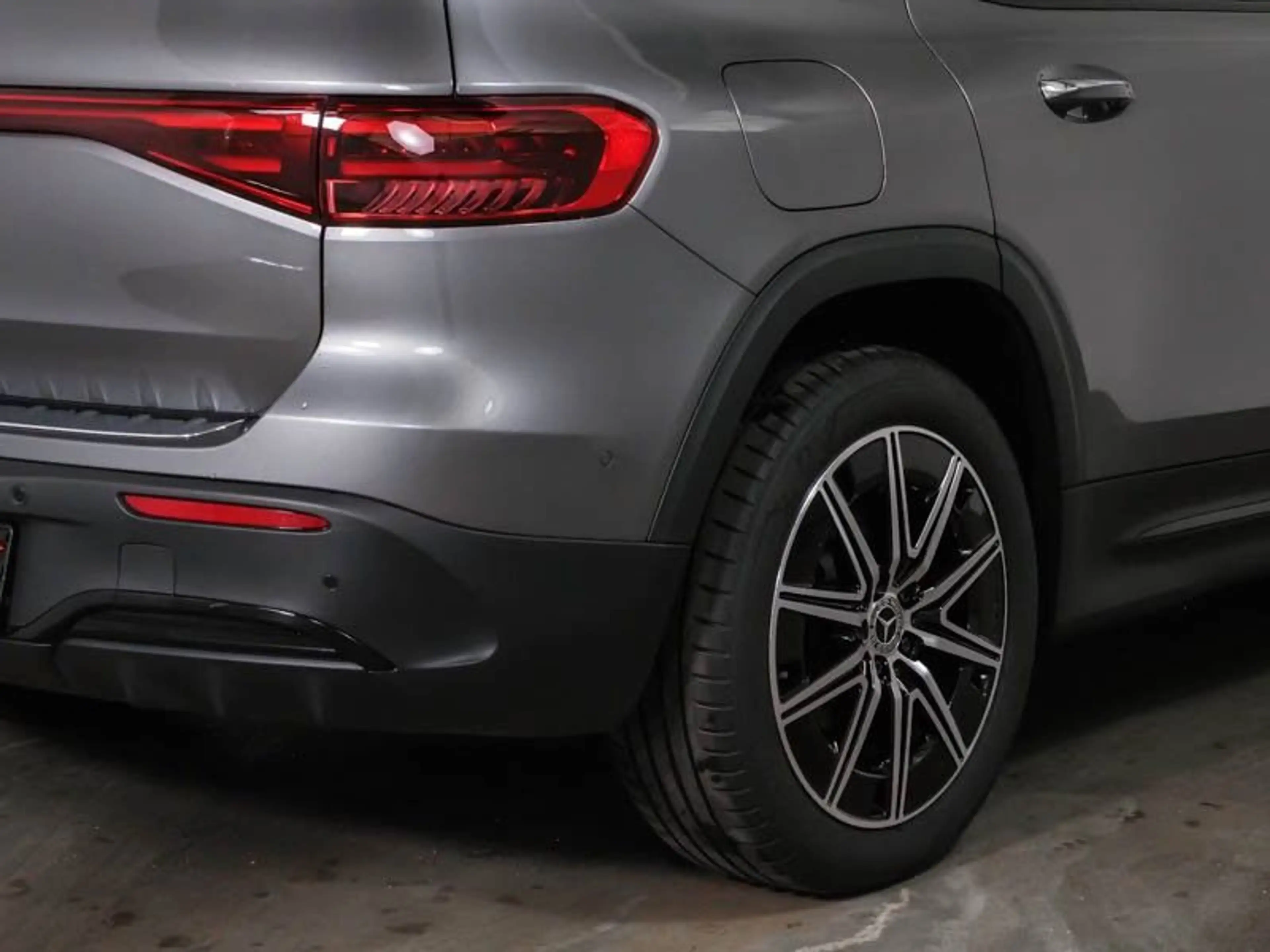 Mercedes-Benz EQB 250 — photo 4