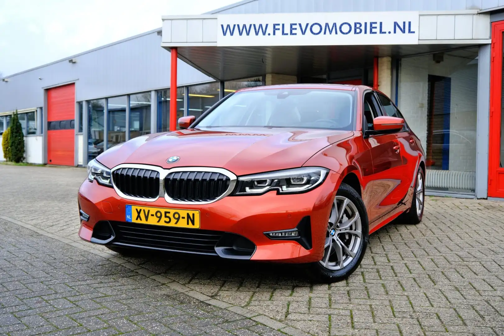 BMW 330 3-serie 330i High Executive Edition Aut. Pano|1e E Oranje - 1