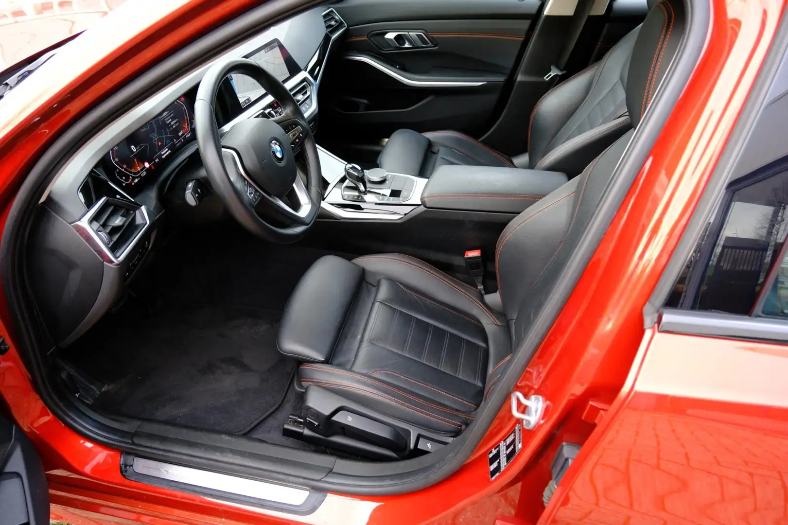 BMW 330 3-serie 330i High Executive Edition Aut. Pano|1e E Oranje - 2