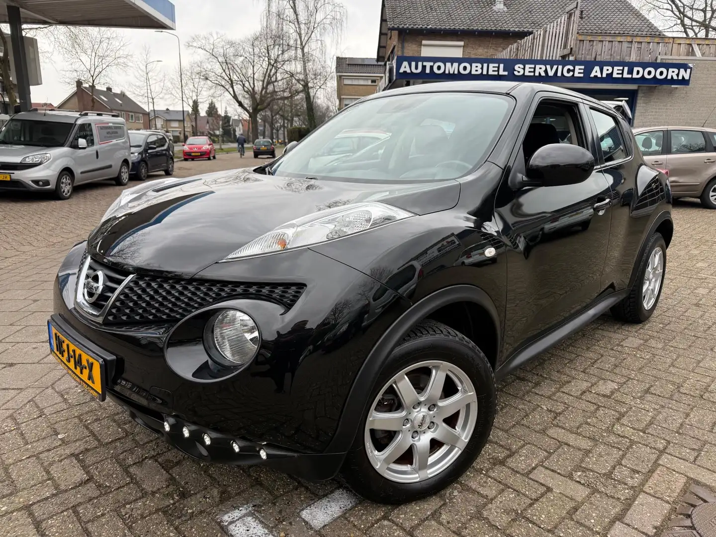 Nissan Juke 1.6 Acenta *CLIMA*LM.VELGEN*ELEKTR. RAMEN*BT.AUDIO Zwart - 1