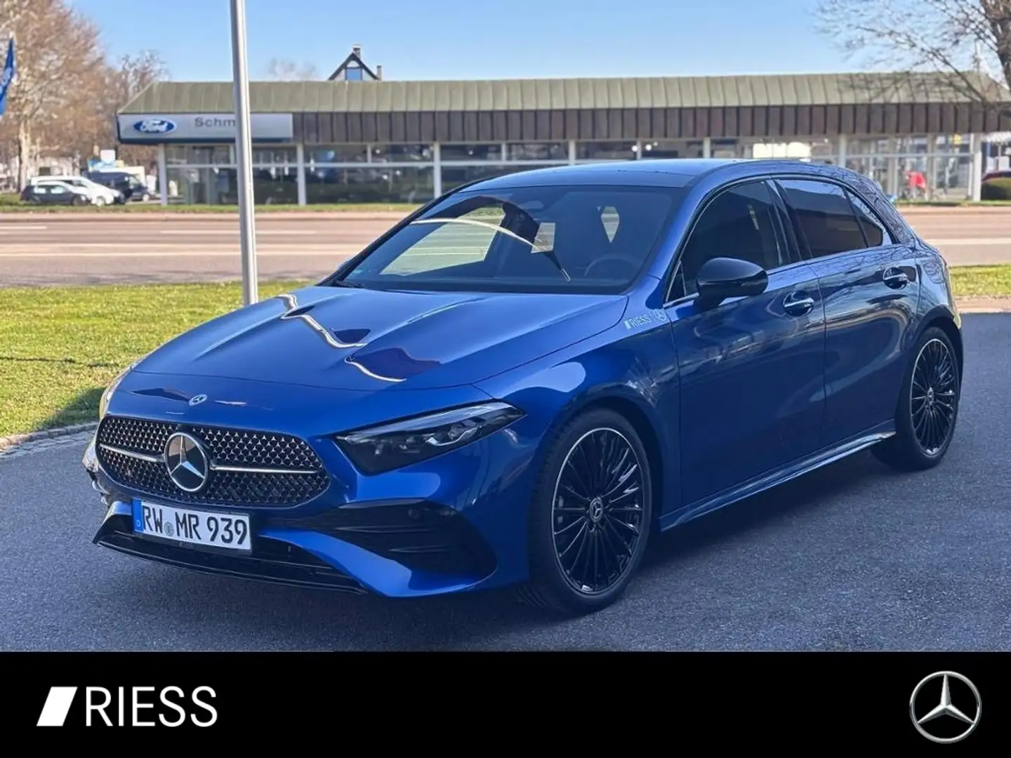 Mercedes-Benz A 200 AMG+AHK+PANO+MULTIBEAM+KEYLESS+BURMESTER+ Blau - 1