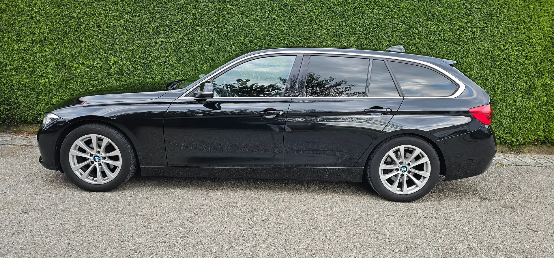 BMW 320 320d Touring Autom. Efficient Dynamics Black - 1