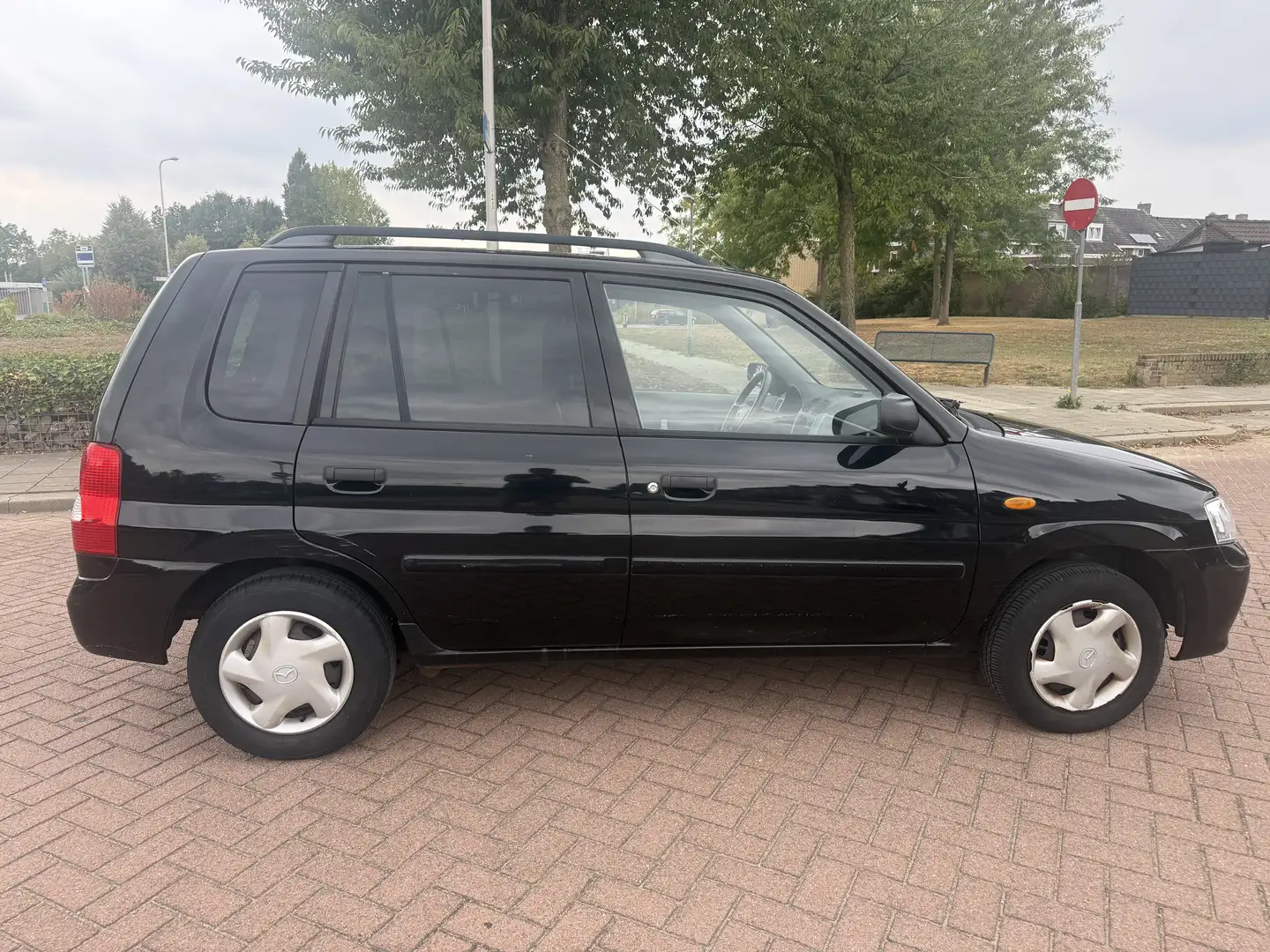 Mazda Demio 1.5 Exclusive Elec Pakket 93000 Km NAP Apk 08/27 Schwarz - 2