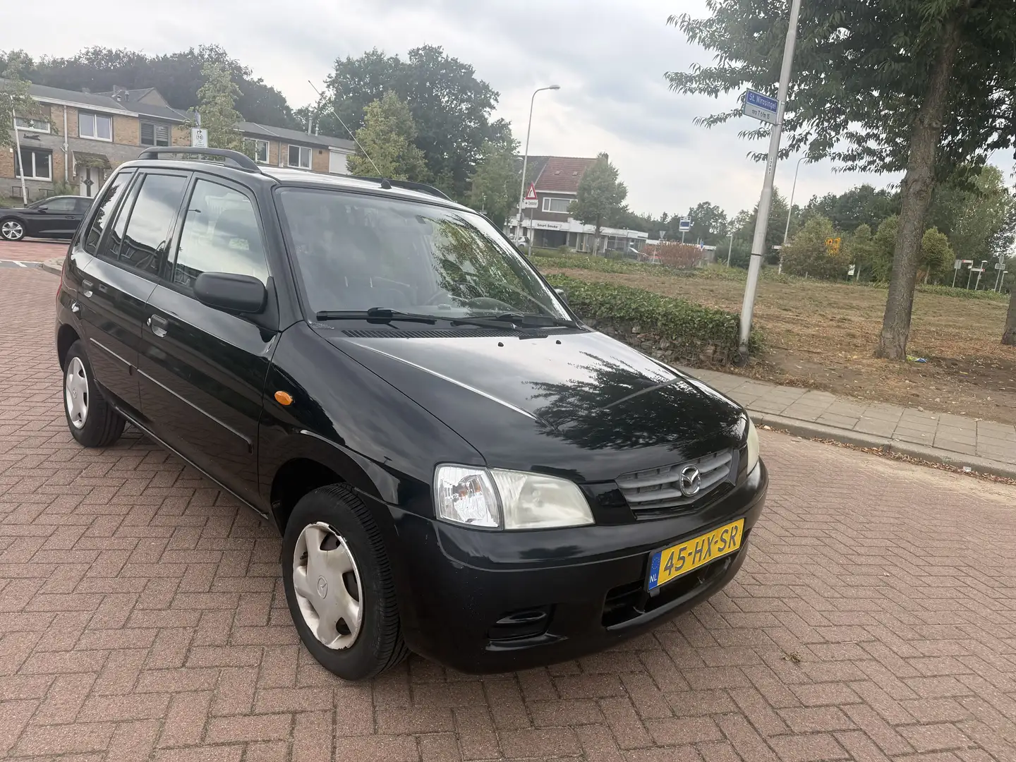 Mazda Demio 1.5 Exclusive Elec Pakket 93000 Km NAP Apk 08/27 Schwarz - 1