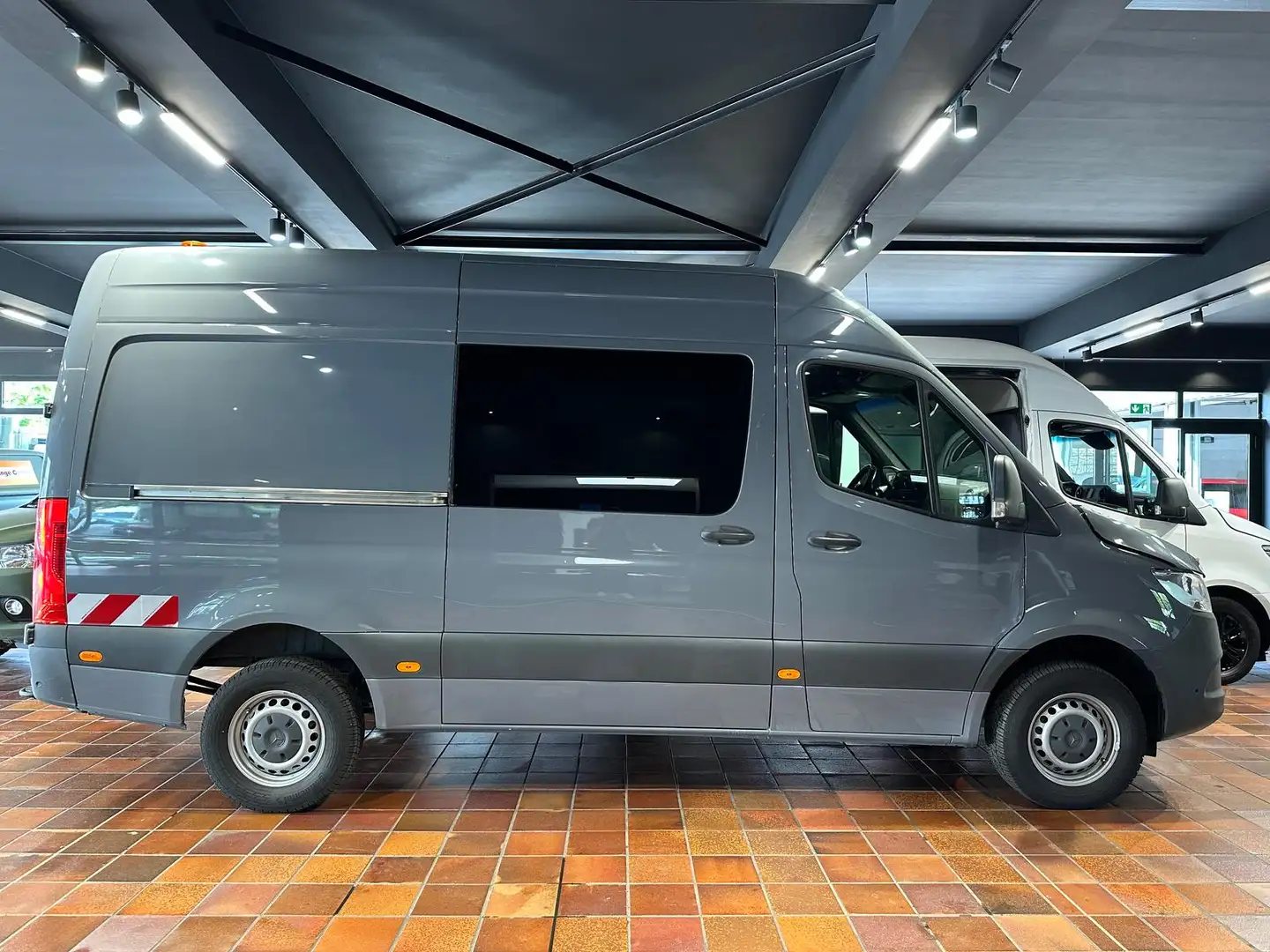 Mercedes-Benz Sprinter 319 V6 MIXTO L2H2 5SITZE AHK-3,5T STHZG 360°KAM LE Gris - 2