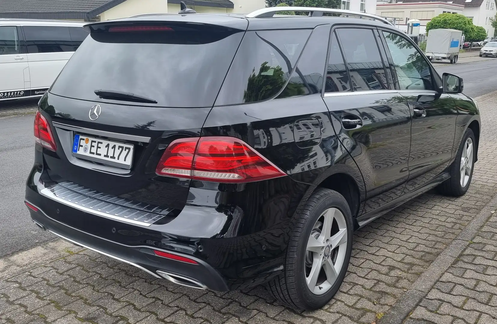 Mercedes-Benz GLE 250 d 4Matic 9G-TRONIC AMG Line Panorama Fekete - 2