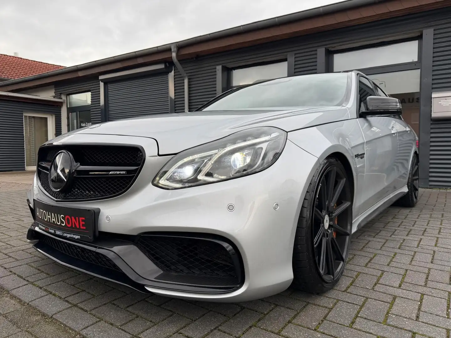 Mercedes-Benz E 63 AMG E 63s AMG 4Matic CARBON/CERAMIC/TOP GEPFFLEGT Argento - 1