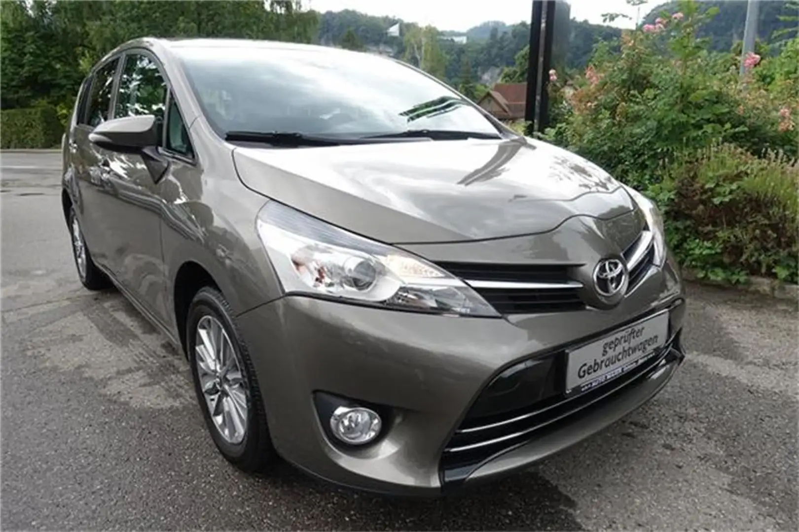 Toyota Verso 1,6 Valvematic Edition 45 Gris - 1