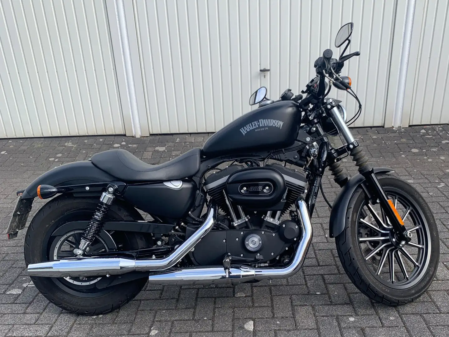 Harley-Davidson Iron 883 Sportster XL883N Schwarz - 1