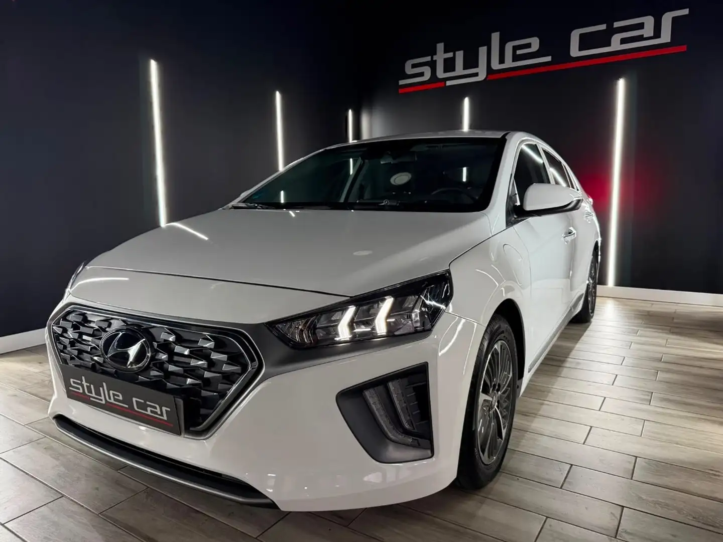 Hyundai IONIQ PHEV 1.6 GDI Tecno Blanco - 1