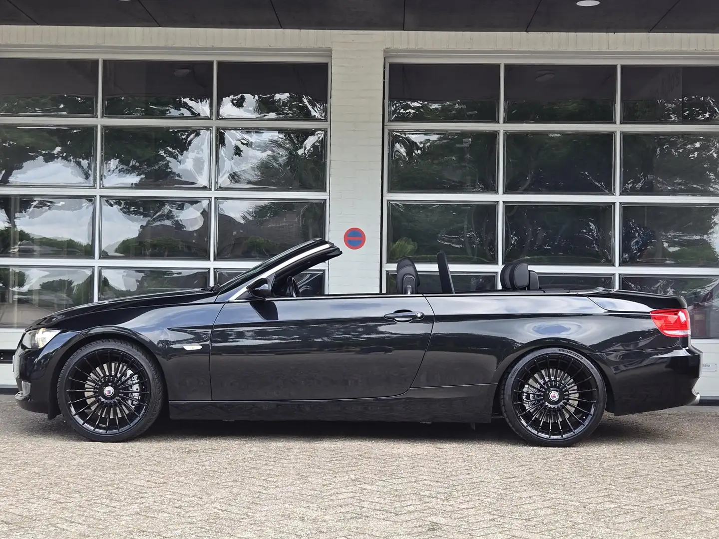 BMW 335 3-serie 335I CABRIO HIGH EXECUTIVE | NEDERLANDSE A Zwart - 2