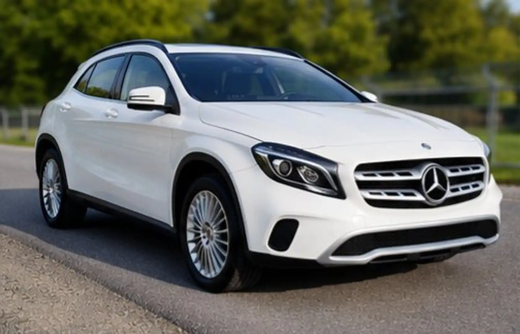 Mercedes-Benz GLA 180 sparsamer Diesel I gepflegter Zustand I NAVI Weiß - 2