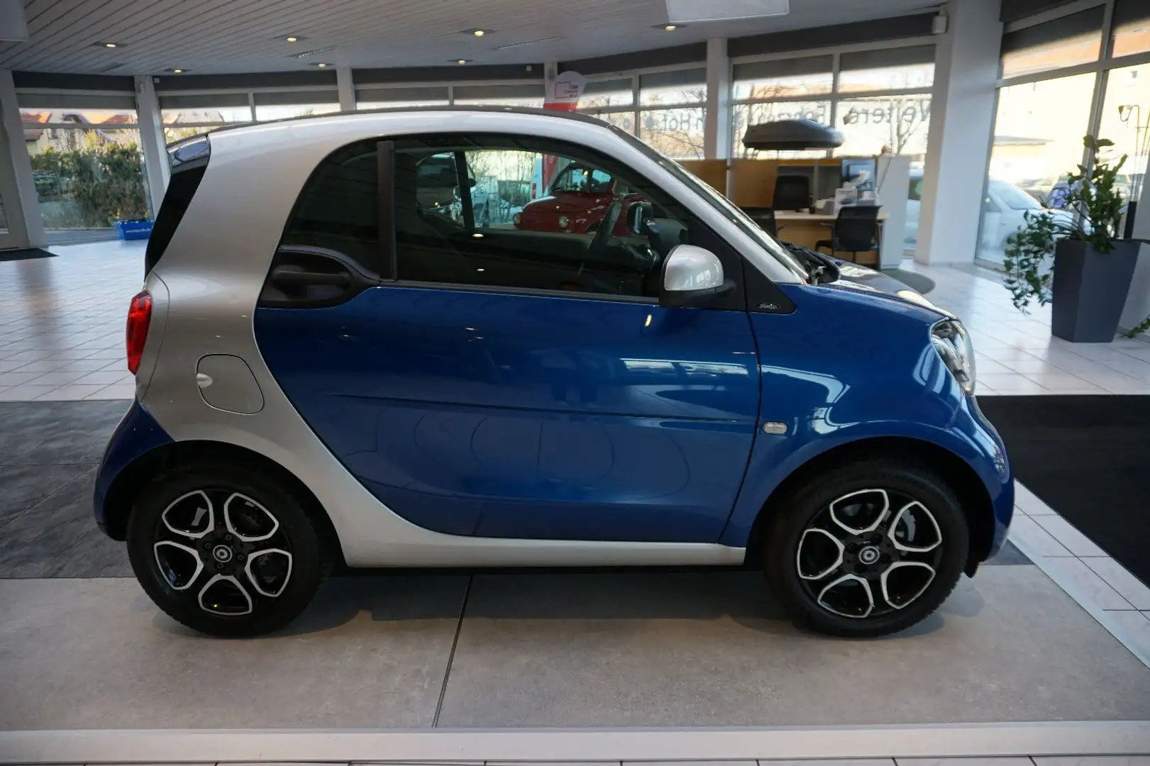 smart forTwo coupe passion AUTOMATIK, GLASDACH, PDC Silber - 2