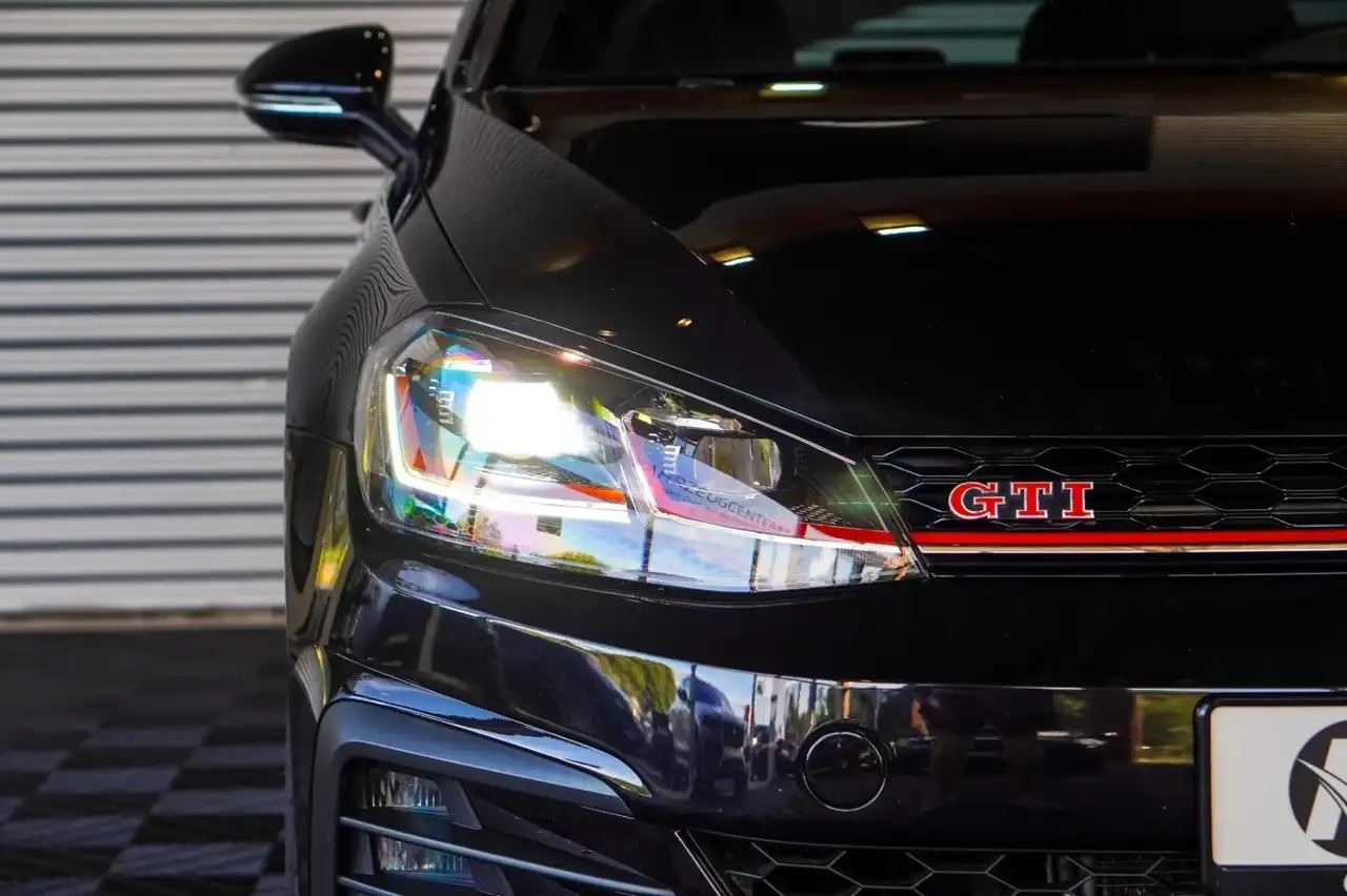 Volkswagen Golf GTI — photo 16