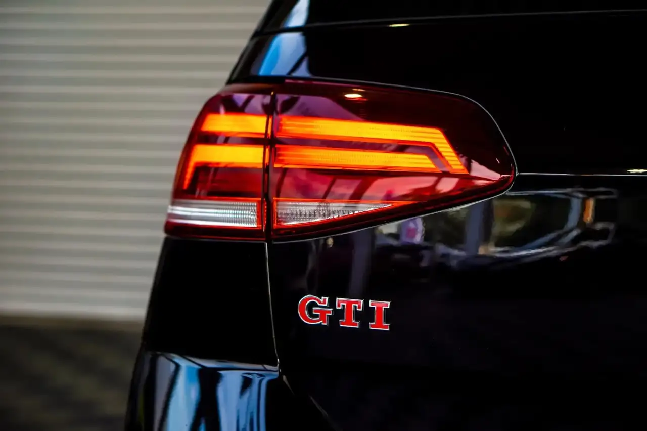 Volkswagen Golf GTI — photo 15