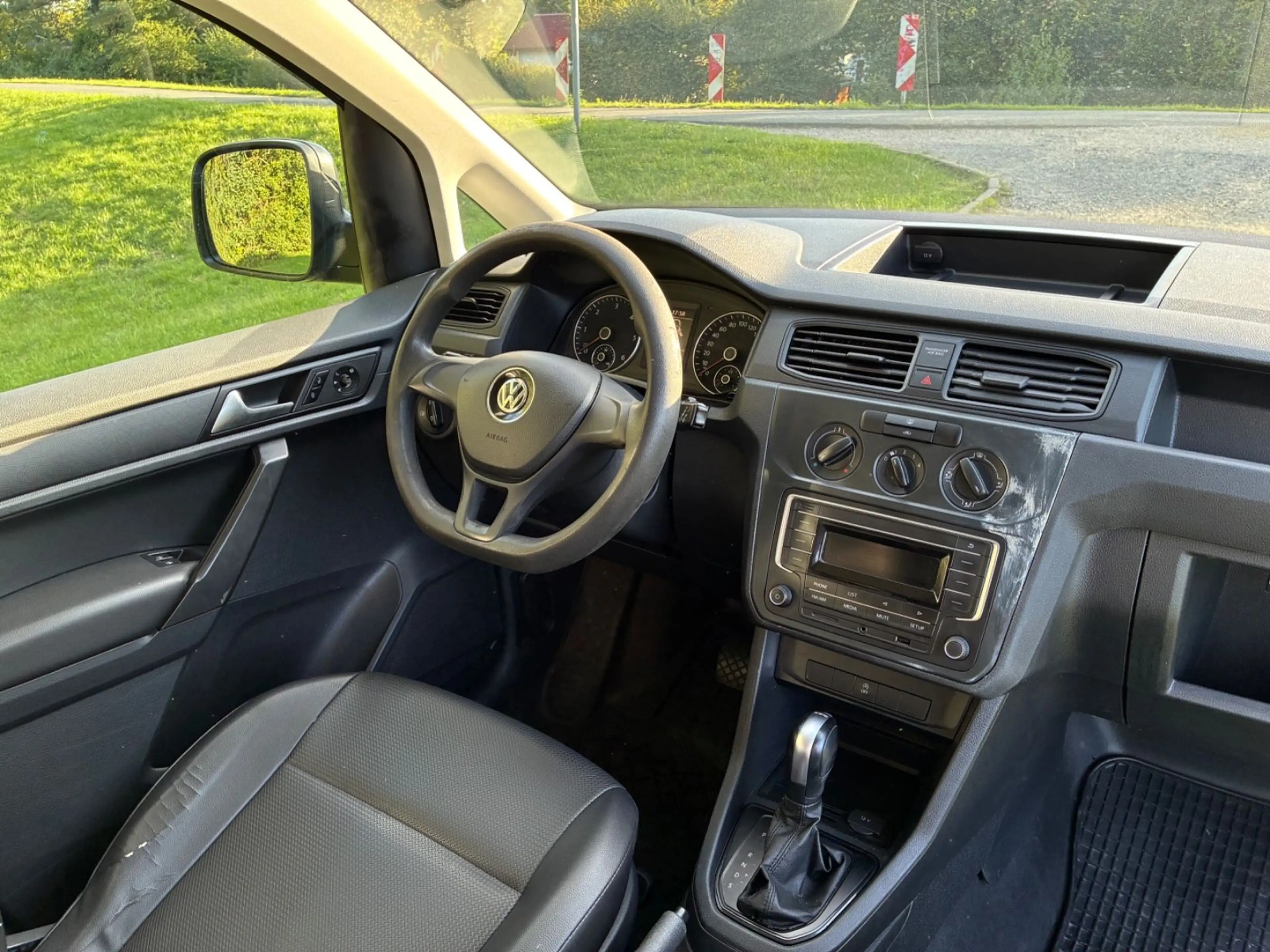 Volkswagen Caddy 2.0 TDI Automatik Tüv=Neu! 1.Hand 5-Sitzer — photo 9