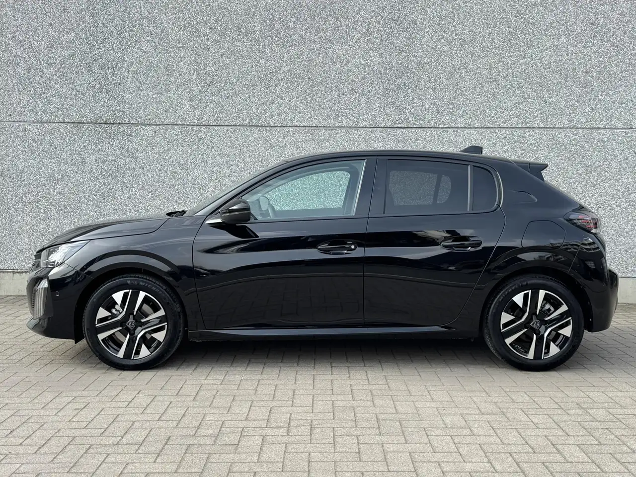 Peugeot 208 1.2T 100PK ALLURE NAVI/CAMERA/PARKPILOT 2