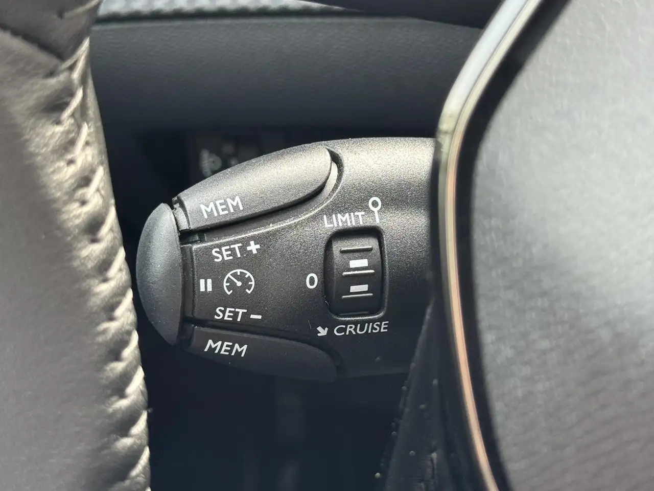 Peugeot 208 1.2T 100PK ALLURE NAVI/CAMERA/PARKPILOT 16