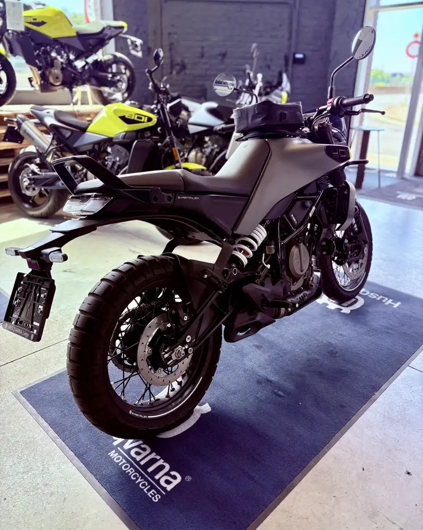 Husqvarna Svartpilen 401 - Permis A2 ✅ Gris - 2