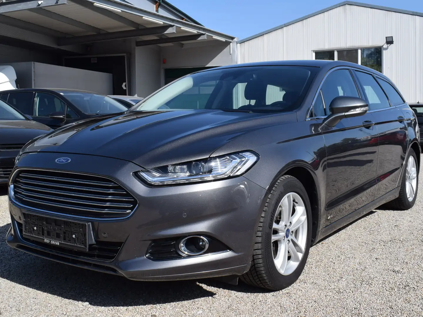 Ford Mondeo Traveller Titanium 2,0 TDCi AWD Start/Stop Aut. Grau - 2
