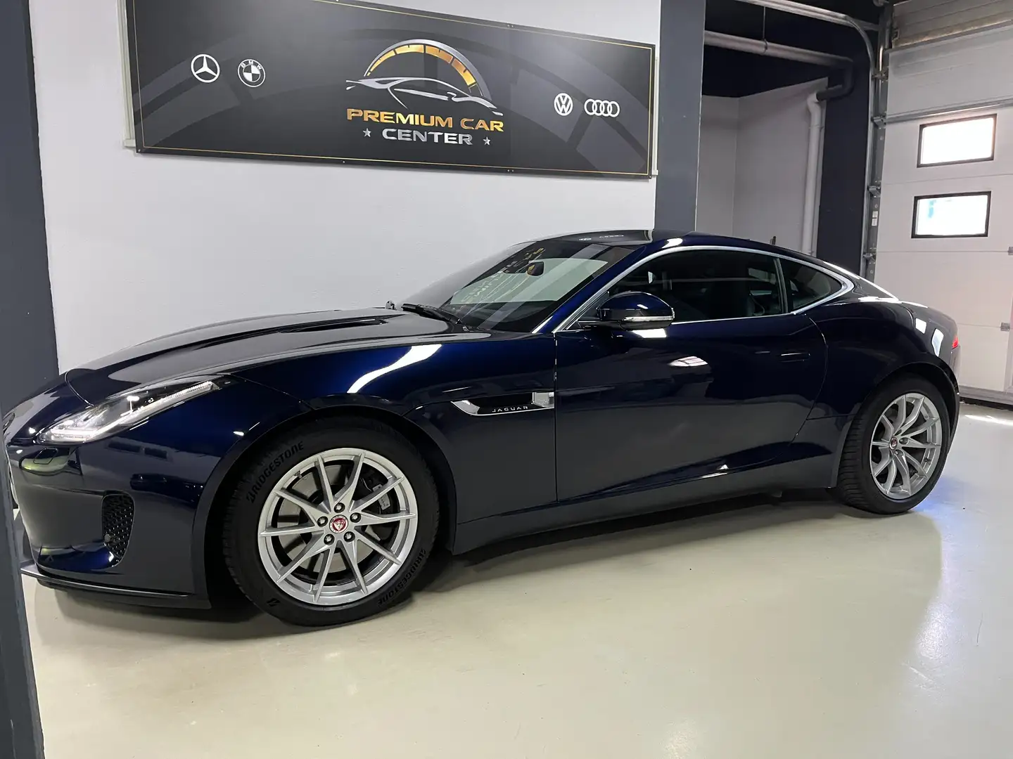 Jaguar F-Type F-Type Coupé 2L Essence 300 ch BVA8 Blau - 1